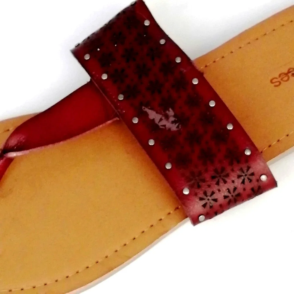 Maurices Shoes Womens Pryia‎ Brown 10 Thong Sandal Wide Strap Studded Flat